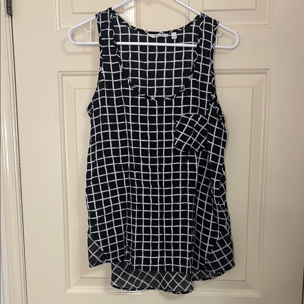 🤩 3 FOR $25 🤩 Reitmans Black and White Boxy Sleeveless Tank Top